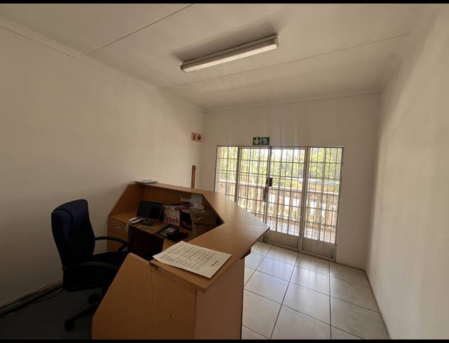 1,550M² WAREHOUSE TO LET IN EASTLEIGH